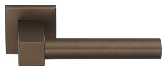 BOBBY EK101 op rozet